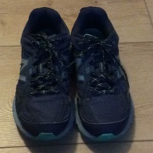 Ladies Sz 7 gray New Balance All Terrain 510vs